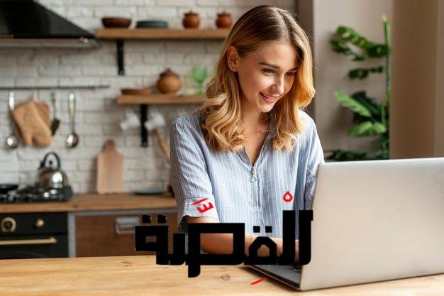 حكم الدين في التعارف بين الولد والبنت على السوشيال؟