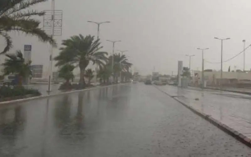 سقوط الأمطار