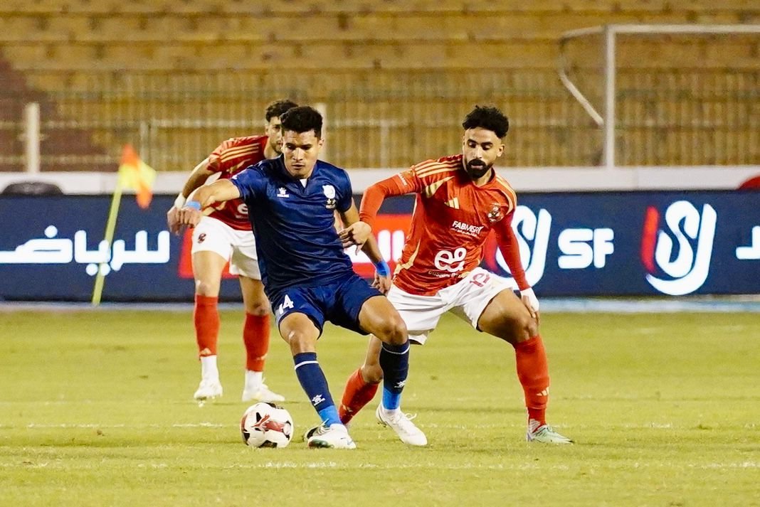 مروان عطية في مباراة الأهلي وإنبي