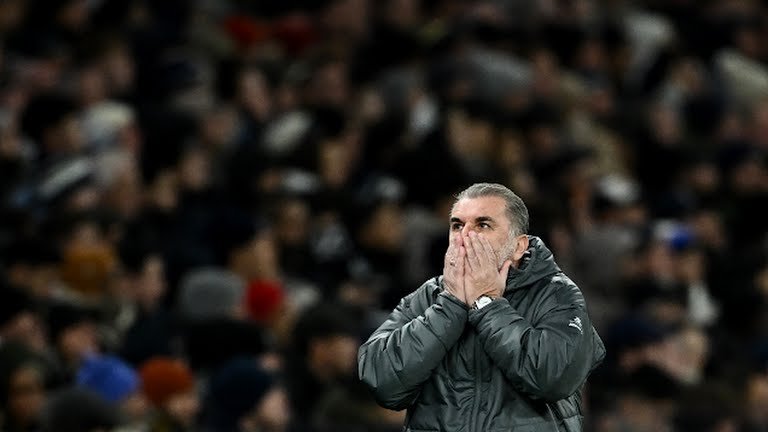 الصدمة تبدو على وجه انجي بوستيكوجلو مدرب توتنهام ضد ليفربول